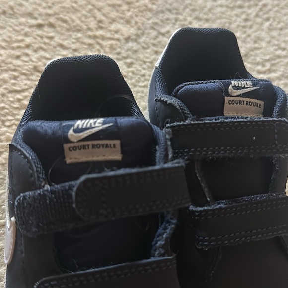 Toddler size 9 Nike shoes - Picture 5 of 6